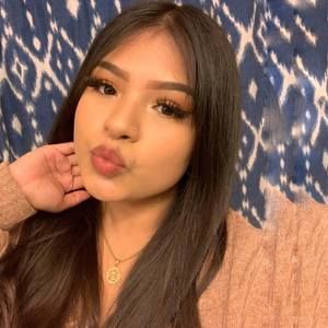 Meet your Posher, Mariela